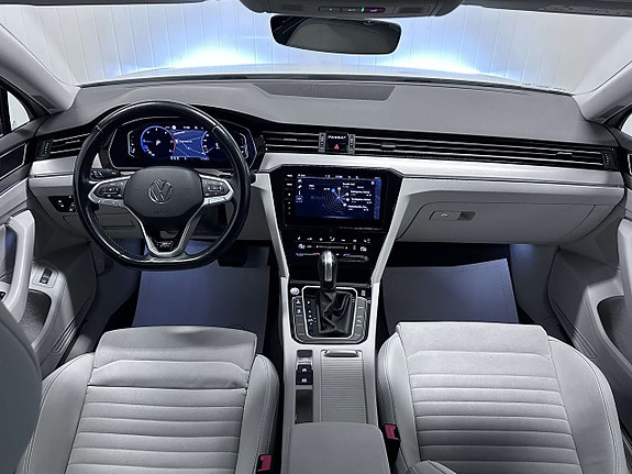 Volkswagen Passat 12 of 27