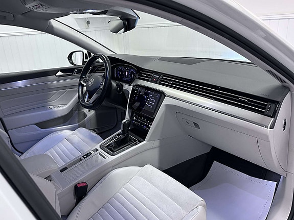 Volkswagen Passat 16 of 27