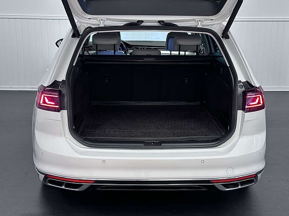 Volkswagen Passat 11 of 27