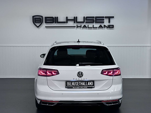 Volkswagen Passat 10 of 27