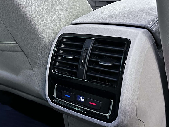 Volkswagen Passat 25 of 27