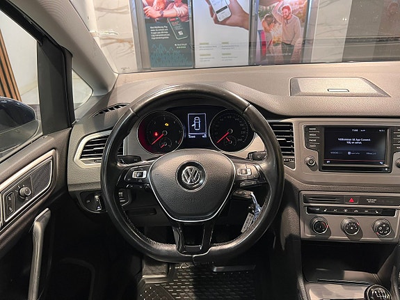 Volkswagen Golf Sportsvan 10 of 22