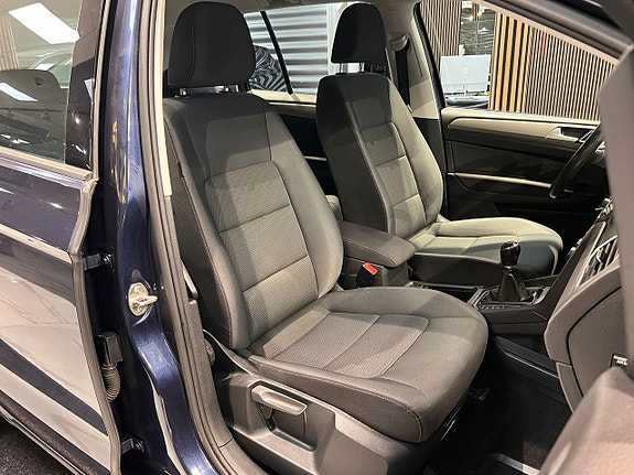 Volkswagen Golf Sportsvan 16 of 22