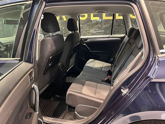 Volkswagen Golf Sportsvan 14 of 22