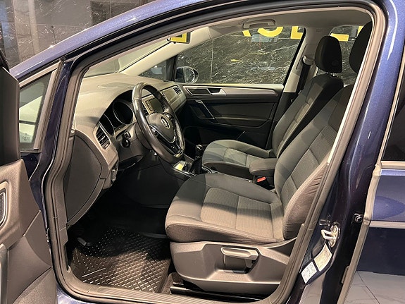 Volkswagen Golf Sportsvan 12 of 22