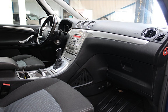 Ford Galaxy 9 of 12