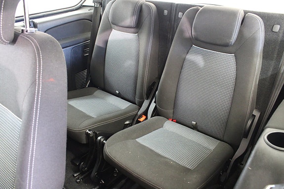 Ford Galaxy 9 of 14