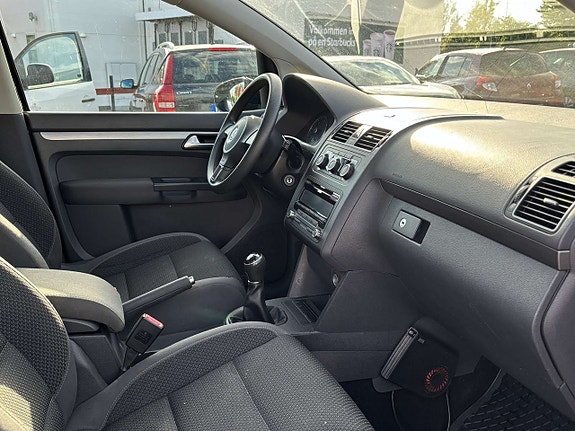 Volkswagen Touran 10 of 18