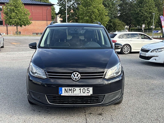 Volkswagen Touran 2 of 5