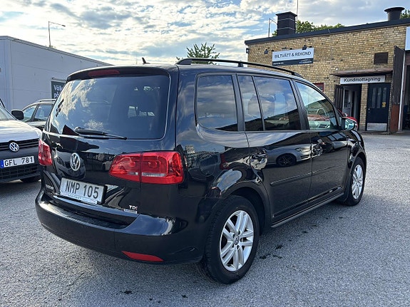 Volkswagen Touran 5 of 5