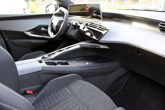 Peugeot 5008 2 of 5