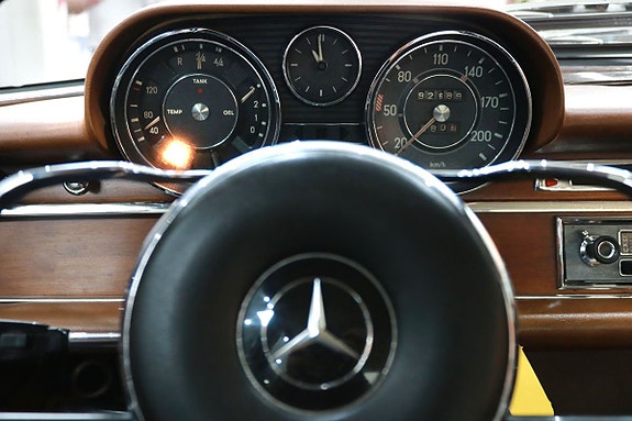 Mercedes-Benz S250 13 of 26