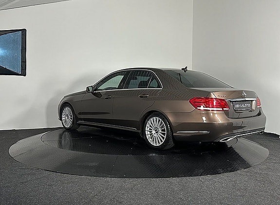 Mercedes-Benz E220 7 of 20