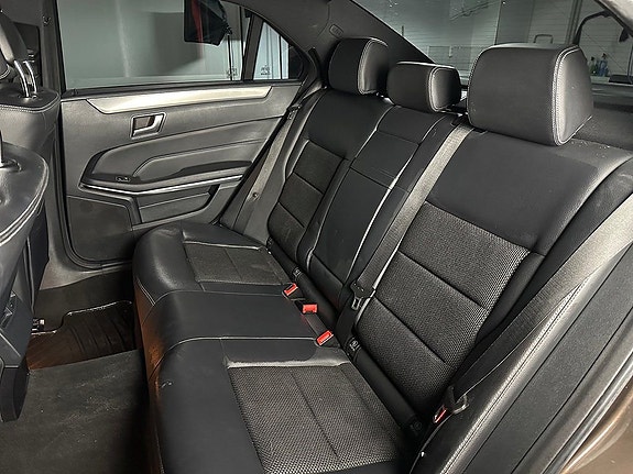 Mercedes-Benz E220 11 of 20