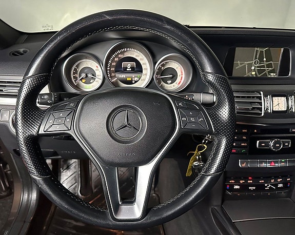 Mercedes-Benz E220 12 of 20