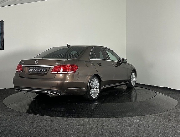 Mercedes-Benz E220 5 of 20