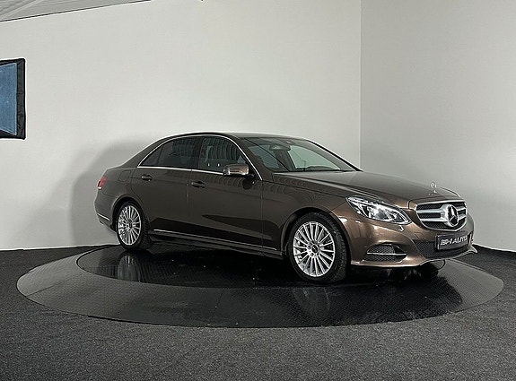 Mercedes-Benz E220 3 of 20