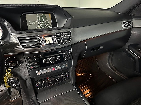 Mercedes-Benz E220 13 of 20