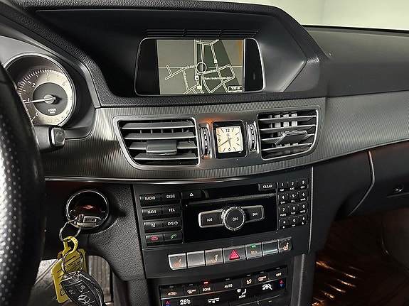 Mercedes-Benz E220 14 of 20