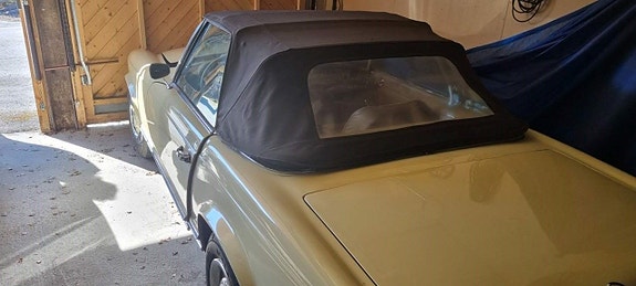 Mercedes-Benz 230 SL 4 of 5