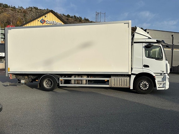 Mercedes-Benz Actros 1832 4 of 5