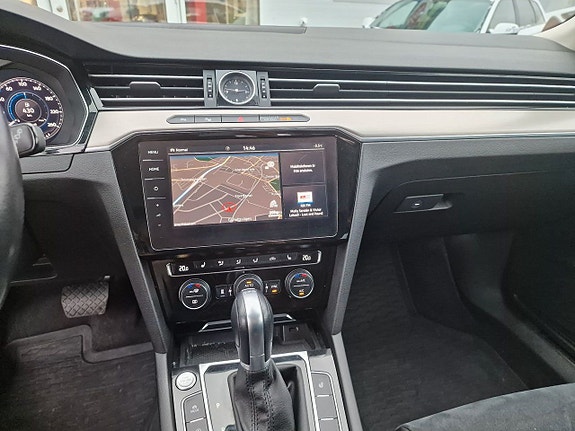 Volkswagen Passat 10 of 12