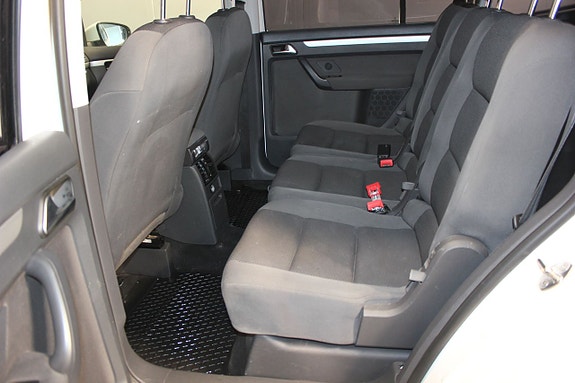 Volkswagen Touran 10 of 17