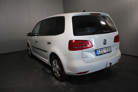 Volkswagen Touran 3 of 5