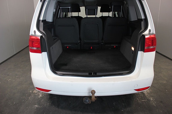 Volkswagen Touran 7 of 17