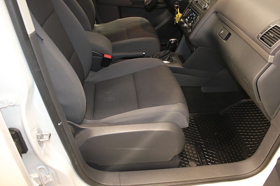 Volkswagen Touran 9 of 17