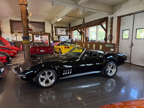 Chevrolet Corvette 2 of 26