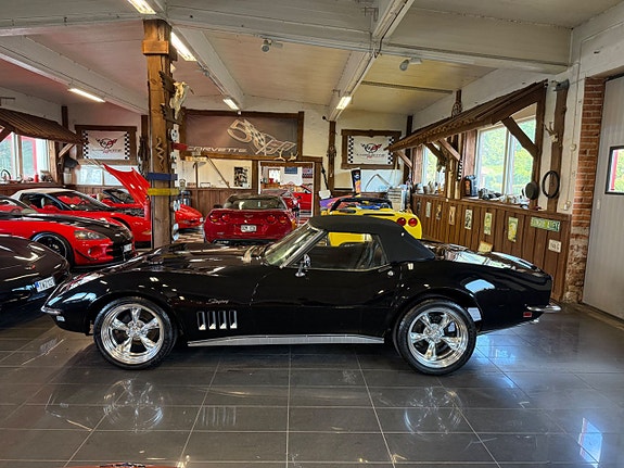 Chevrolet Corvette 9 of 26