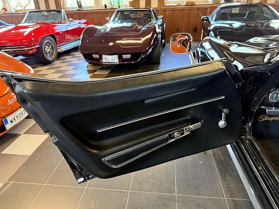 Chevrolet Corvette 22 of 26