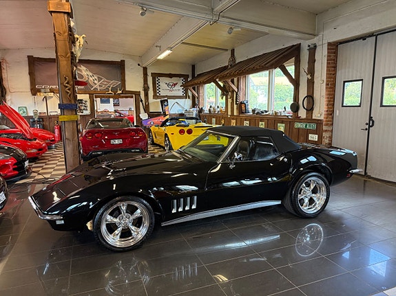 Chevrolet Corvette 10 of 26