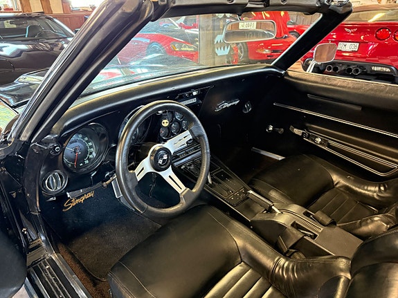 Chevrolet Corvette 21 of 26