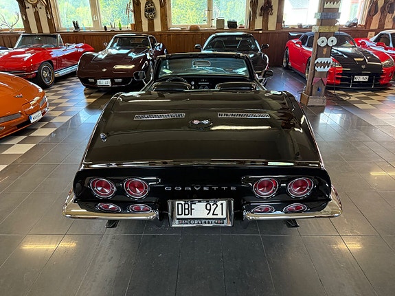 Chevrolet Corvette 8 of 26
