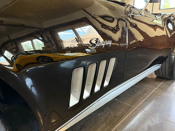Chevrolet Corvette 17 of 26