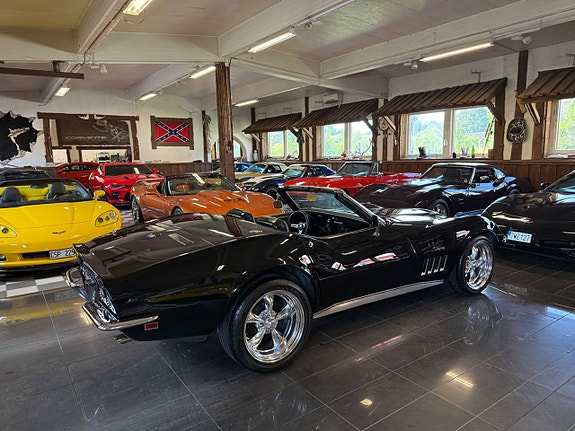 Chevrolet Corvette 12 of 26