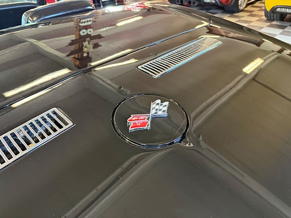 Chevrolet Corvette 19 of 26