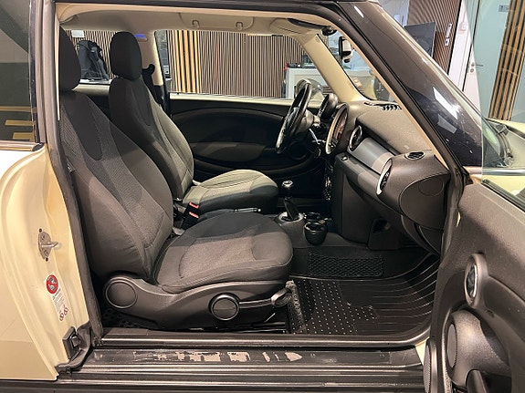 MINI Clubman Cooper D 16 of 21