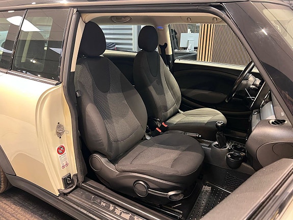 MINI Clubman Cooper D 17 of 21