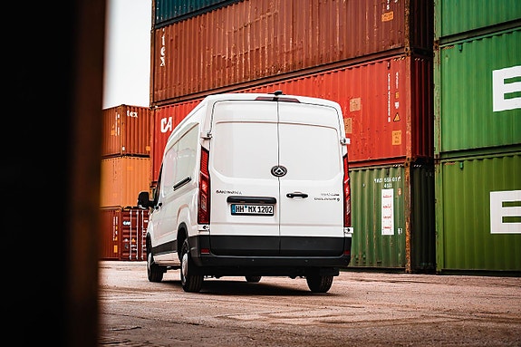 Maxus Deliver 9 3 of 12