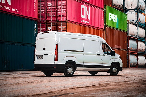 Maxus Deliver 9 2 of 12