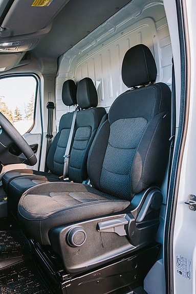 Maxus Deliver 9 5 of 12
