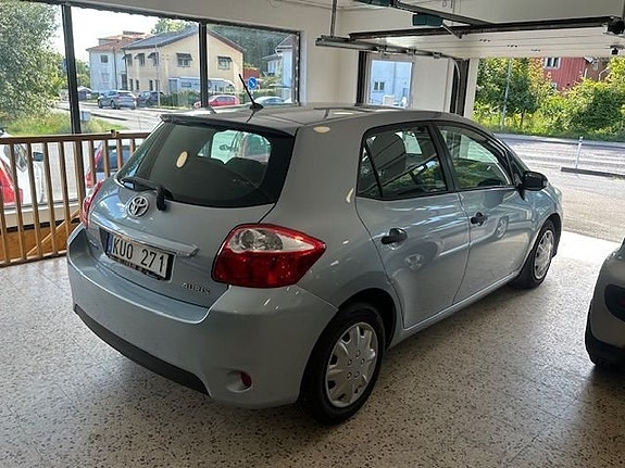 Toyota Auris 7 of 15