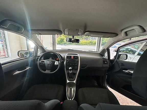 Toyota Auris 15 of 15