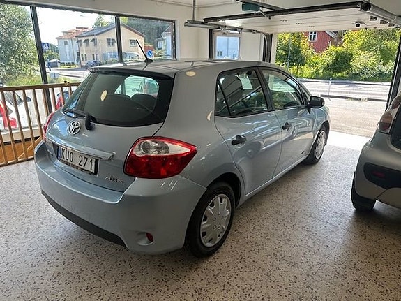 Toyota Auris 6 of 15