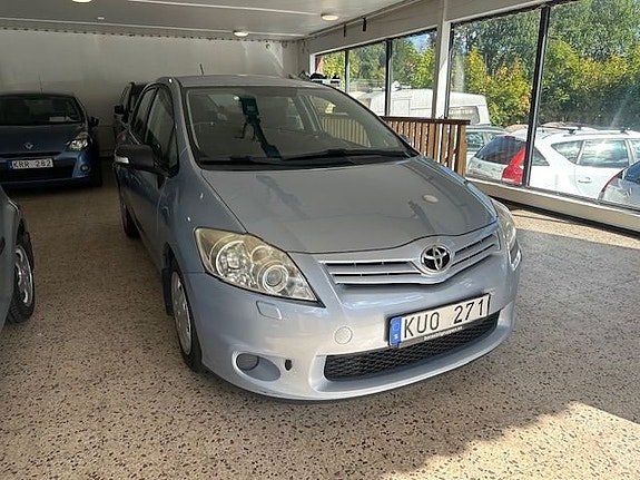 Toyota Auris 3 of 15