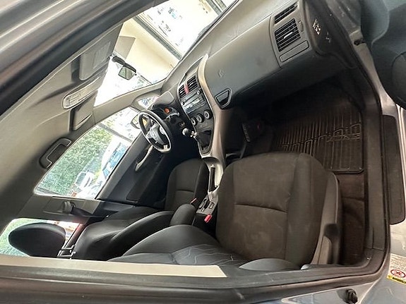 Toyota Auris 13 of 15