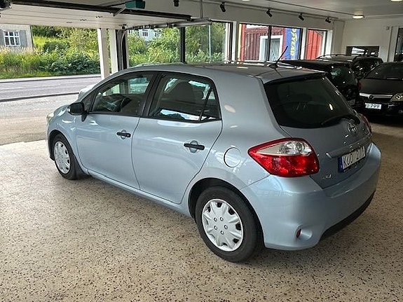 Toyota Auris 10 of 15